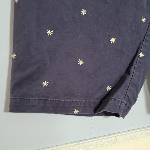 Croft & Barrow Stretch Size 8 Navy Blue Embroidered Daisy Chino Bermuda Shorts - Picture 3 of 10